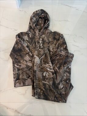 Hollister Men’s Brown Camo Pullover Hoodie and Sweatpants set
